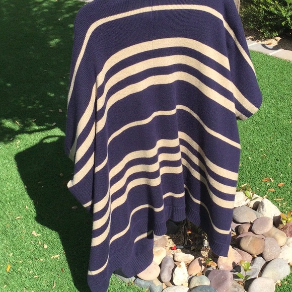 GAP Blue/Beige Poncho, OS EUC - Picture 2 of 4